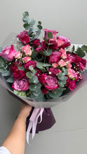 Görseli Galeri görüntüleyiciye yükleyin, Fuşya Gül Buketi