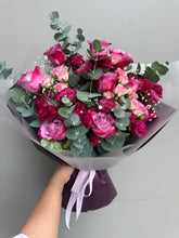 Görseli Galeri görüntüleyiciye yükleyin, Fuşya Gül Buketi