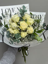 Görseli Galeri görüntüleyiciye yükleyin, Beyaz Gül Buketi