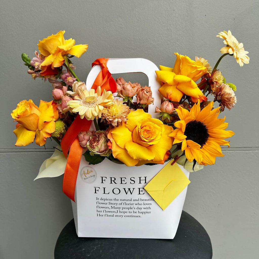 Sarı ve Turuncu Çiçek Tasarımı